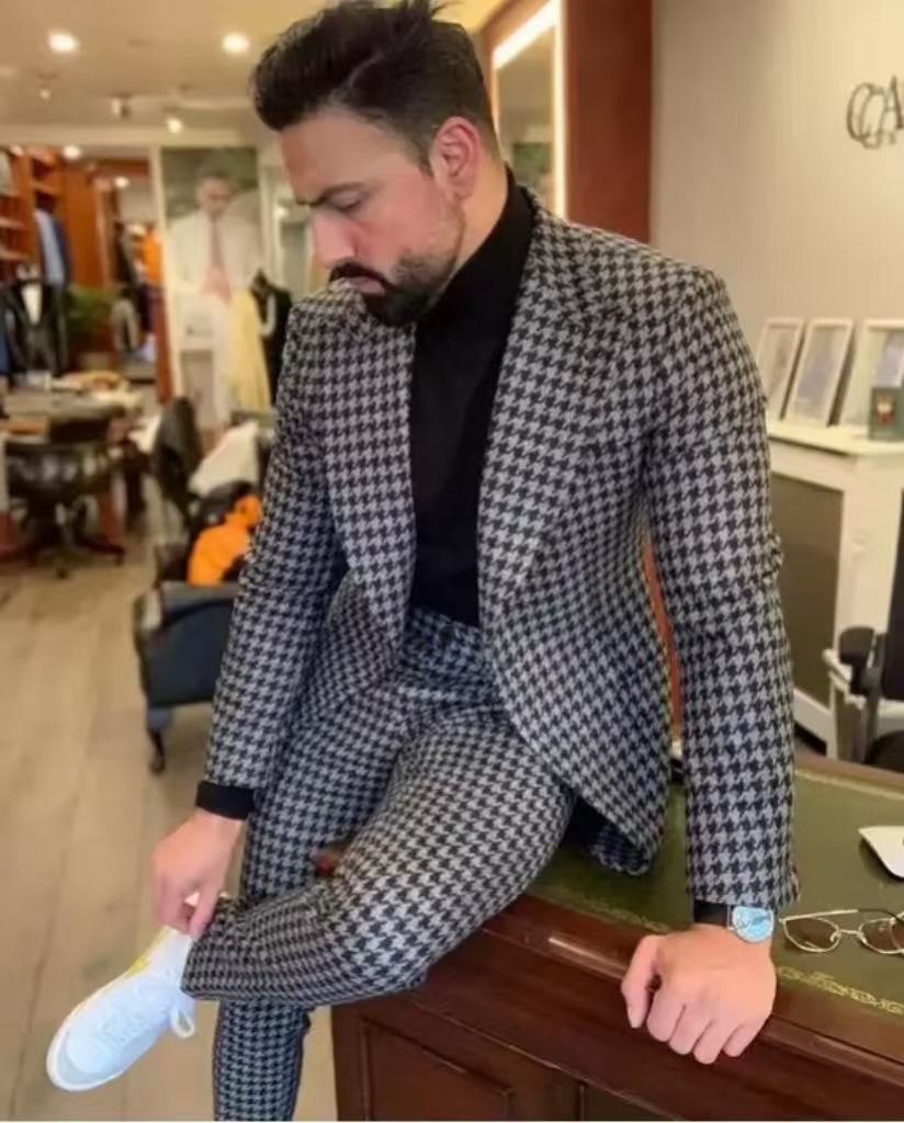 Formal Wear For Men In Wedding - ชุดสูทผู้ชายลายฮาวด์ทูธสไตล์วินเทจ ปกแหลม 2 ชิ้น เสื้อเบลเซอร์และกางเกง ชุดสูทลายสก็อตทันสมัยสำหรับงานเลี้ยงและงานแต่งงาน
